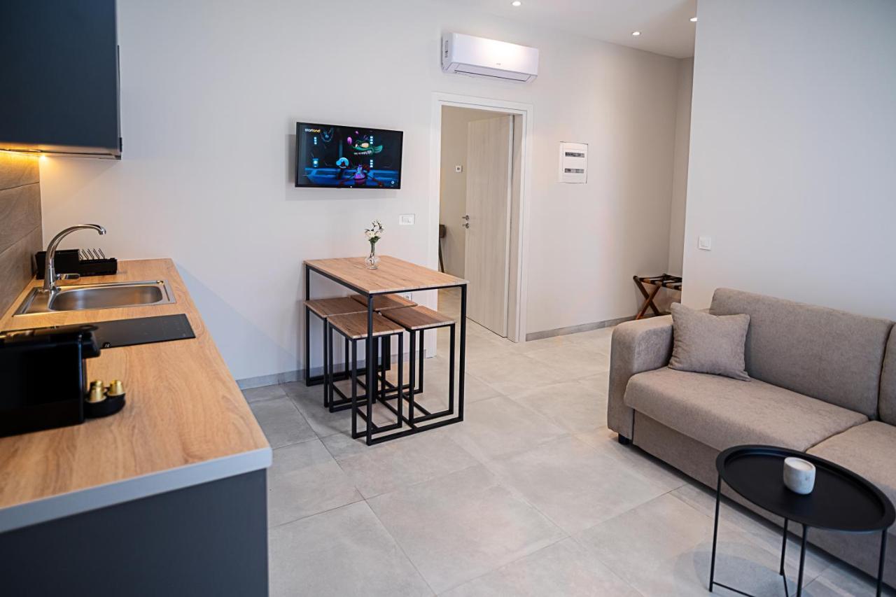 Sweven Luxury Apartments ソウダ エクステリア 写真